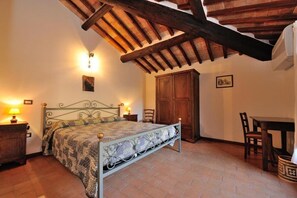 2 bedrooms, Internet - Moraiolo Two-Bedroom House for 6 people - first floor with stairs (Passignano sul Trasimeno)