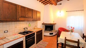Private kitchen - Biancolilla Two-Bedroom Apartment for 4 people - second floor with stairs (Passignano sul Trasimeno)