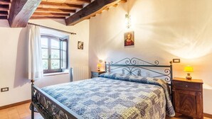 2 bedrooms, Internet - Biancolilla Two-Bedroom Apartment for 4 people - second floor with stairs (Passignano sul Trasimeno)