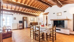Dining - Frangivento Two-Bedroom House for 4 people - first  floor with stairs (Passignano sul Trasimeno)