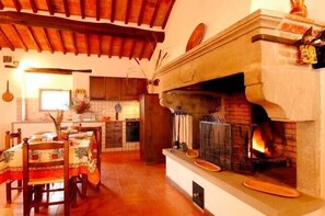 Dining - Cerasuola Two-Bedroom House for 5 people - first floor with stairs (Passignano sul Trasimeno)