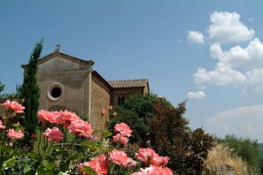 Exterior - Cerasuola Two-Bedroom House for 5 people - first floor with stairs (Passignano sul Trasimeno)