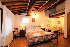 1 bedroom, Internet - PIGNOLA One-Bedroom House for 2 people 2 first floor with stairs (Passignano sul Trasimeno)