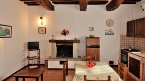 Dining - Briscola One-Bedroom House for 2 + 1 people - ground floor (Passignano sul Trasimeno)