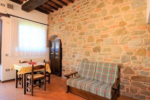 Dining - Olivella One-Bedroom Apartment for 2 + 1  people - ground floor (Passignano sul Trasimeno)