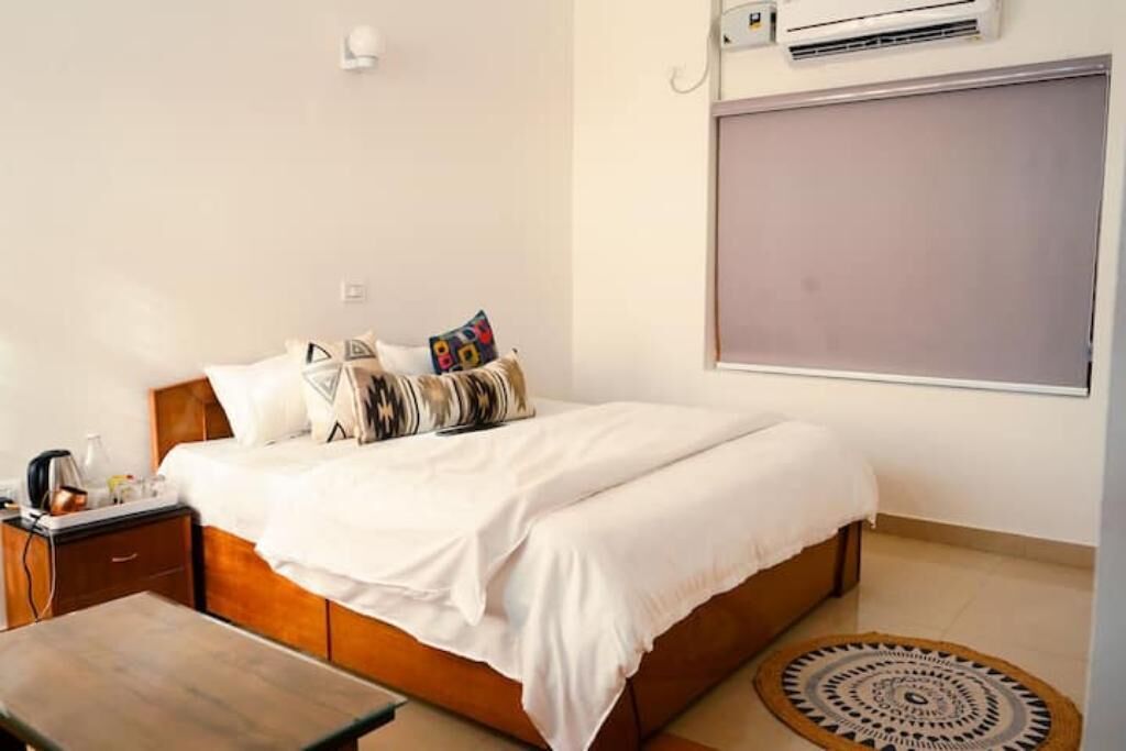 4 bedrooms, in-room safe, desk, iron/ironing board