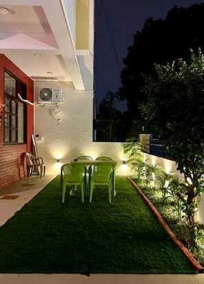 تناول الطعام بالخارج