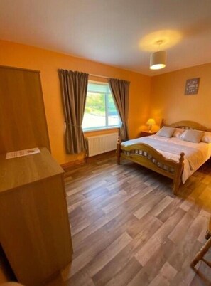 3 bedrooms, iron/ironing board, travel cot, free WiFi