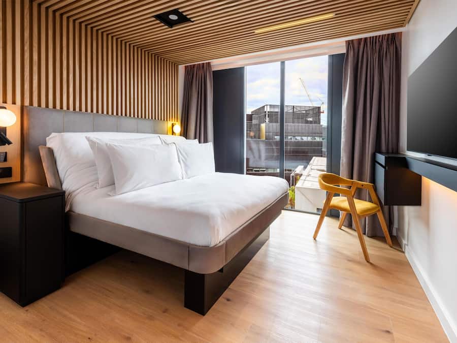 Ropa de cama hipoalergénica y escritorio