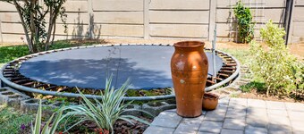 Luxe Suburban Haven 10 mins away from OR Tambo Airport .Load shedding Friendly