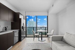 Private kitchen - Beautiful Studio Near Bayfront Park (Miami)