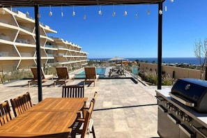 Outdoor dining - Enhancing Penthouse Ocean View in Cabo (El tezal)
