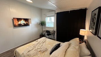 2 habitaciones, escritorio, tabla de planchar con plancha y wifi
