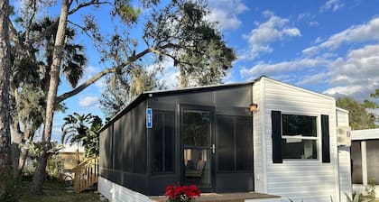 Beautiful Paradise Escape- 2BA/ 1.5 BA, heated pool, resort activities, trails