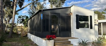 Beautiful Paradise Escape- 2BA/ 1.5 BA, heated pool, resort activities, trails