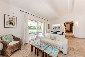 Télévision, chaîne hi-fi