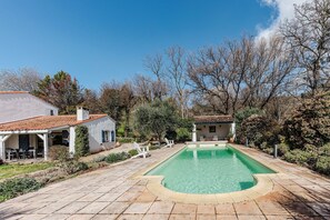 حمّام سباحة مُدفَّأ