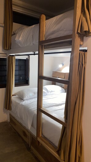 Free WiFi, bed sheets