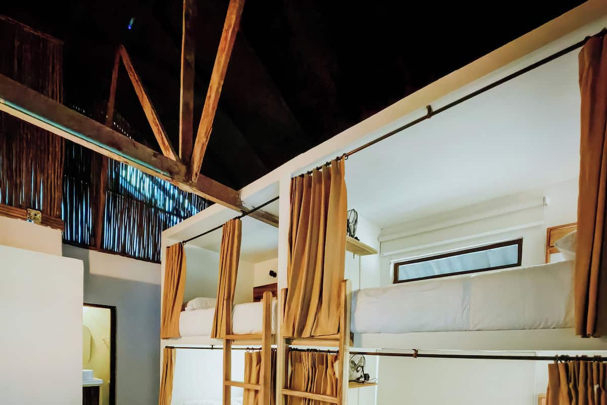 WiFi (free), bed sheets