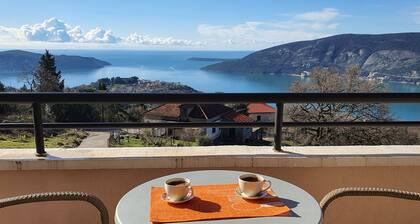 Villa Tre Tri, Eine Ganze Villa mit Privat Pool und Tollem Meeresblick