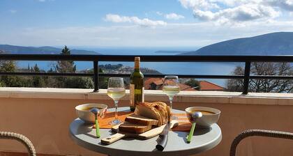 Villa Tre Tri, Eine Ganze Villa mit Privat Pool und Tollem Meeresblick