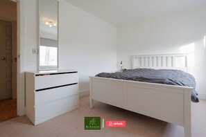 1 bedroom, desk, iron/ironing board, WiFi