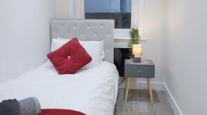 2 slaapkamers, een strijkplank/strijkijzer, reisbedje, wifi