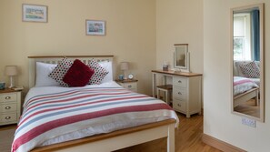 1 slaapkamer, een strijkplank/strijkijzer, wifi, beddengoed