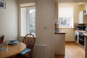 Fridge, oven, dishwasher, toaster - Puffin View - North Wales Sea View Apartment, Perfect for Couples (Llanfairfechan)