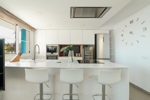 Fridge, microwave, oven, stovetop - Villa with pool in Tabaiba by Alterhome (El Rosario)