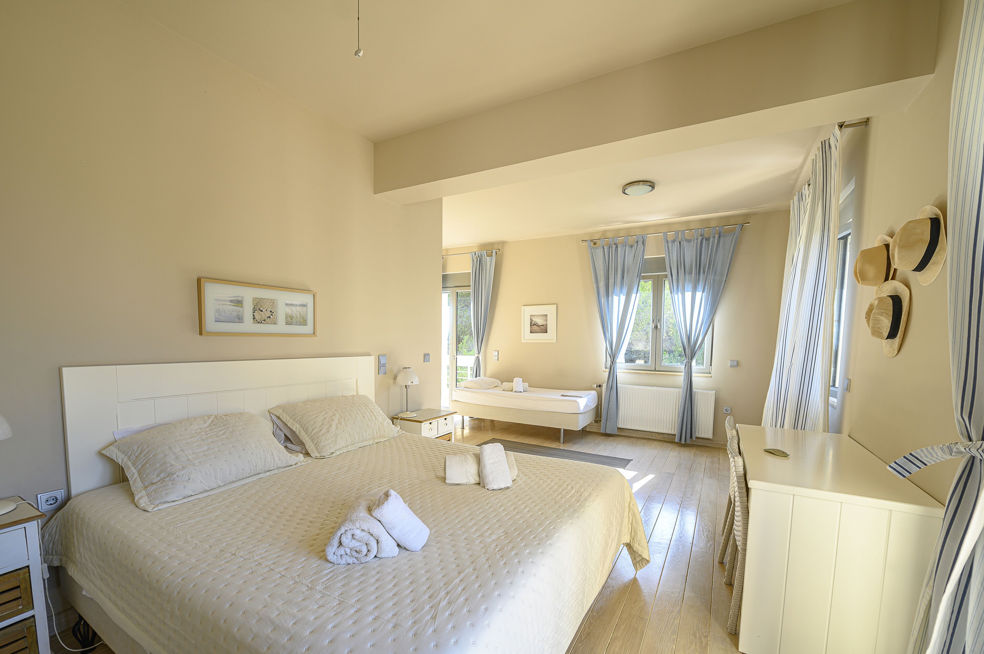 6 habitaciones, tabla de planchar con plancha, wifi y ropa de cama 