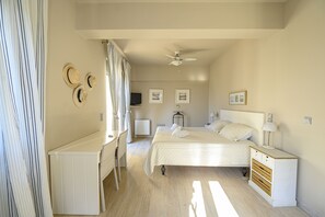 6 bedrooms, iron/ironing board, WiFi, bed sheets