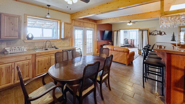 Private kitchen - Blue Clouds RV & Cabins Resort (Edgemont)