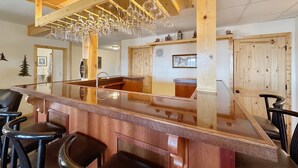 Bar (on property) - Blue Clouds RV & Cabins Resort (Edgemont)