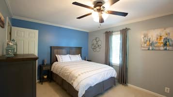 3 sovrum, skrivbord, strykjärn/strykbräda och gratis wi-fi