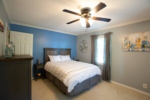 3 Schlafzimmer, Schreibtisch, Bügeleisen/Bügelbrett, kostenloses WLAN