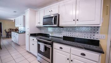Fridge, microwave, stovetop, dishwasher