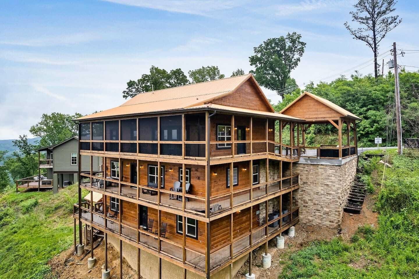 Enchanted Spirit- 6 bd sleeps 18
