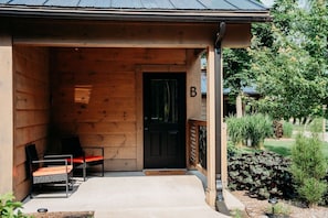 Exterior - Spirit Lake Retreat - Suite B (Harbor Springs)