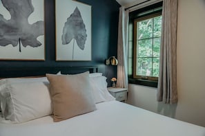 Iron/ironing board, free WiFi, bed sheets - Spirit Lake Retreat - Suite B (Harbor Springs)