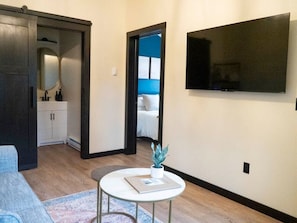TV - Spirit Lake Retreat - Suite E (Harbor Springs)