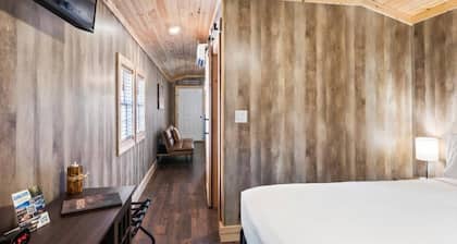 Tiny cabin on 10 acres with pond