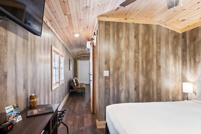 Tiny cabin on 10 acres with pond