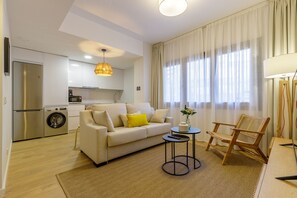 TV - Miramar Apartment with Shared Pool (Málaga)