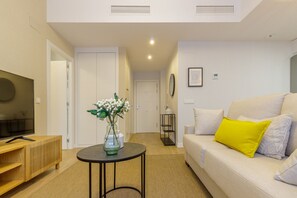 TV - Miramar Apartment with Shared Pool (Málaga)