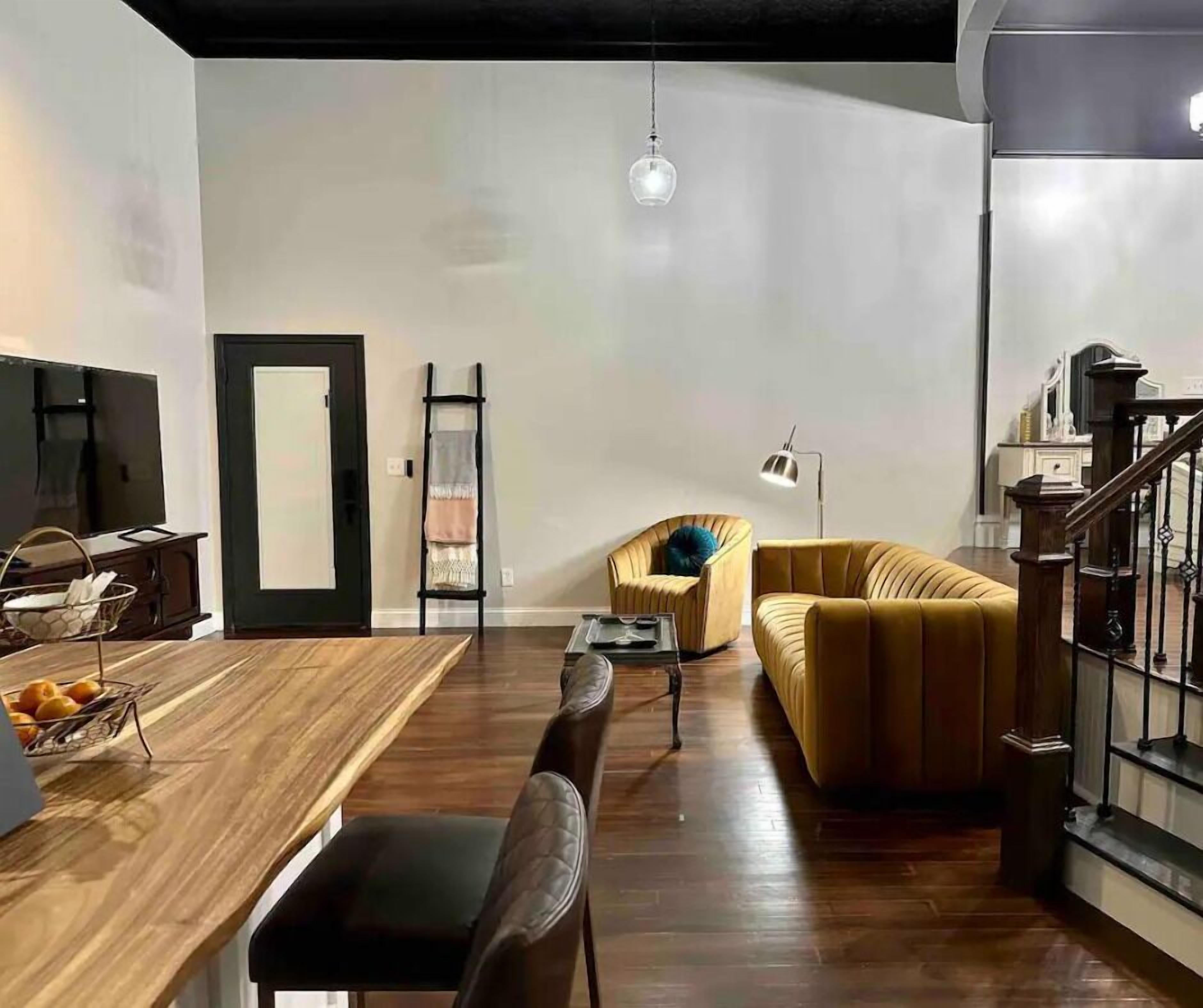 Romantic Loft, 1 King Bed, Non Smoking, Bathtub | Living area | 45-inch Smart TV with digital channels, books, streaming services