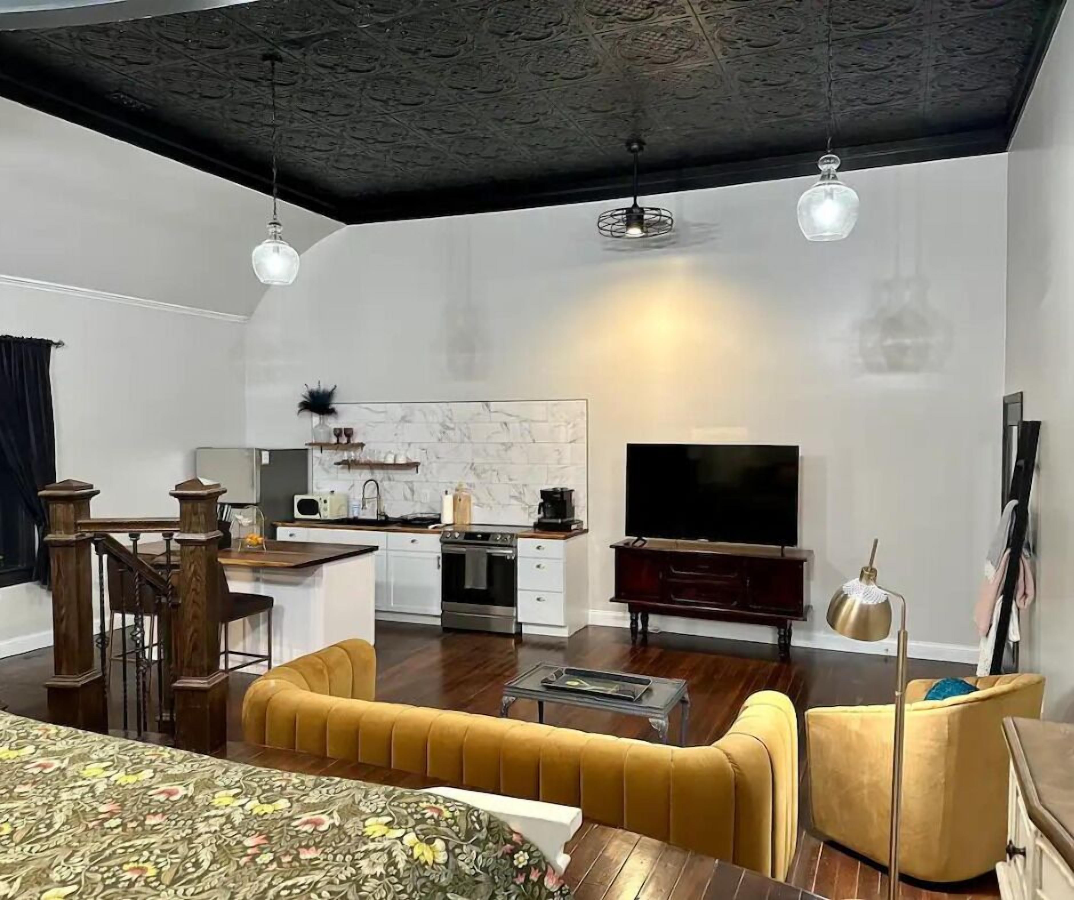 Romantic Loft, 1 King Bed, Non Smoking, Bathtub | Living area | 45-inch Smart TV with digital channels, books, streaming services