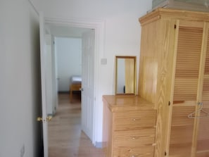 A hallway with a wooden wardrobe and a mirror. - Mountain sea View House (St. Patrick)