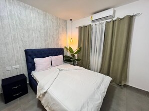 1 habitación, tabla de planchar con plancha, wifi y ropa de cama