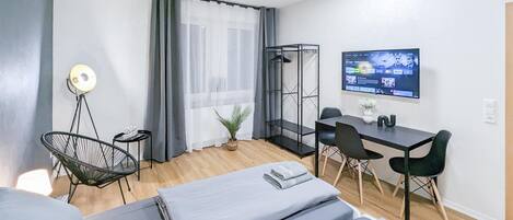 4 bedrooms, desk, free WiFi, bed sheets